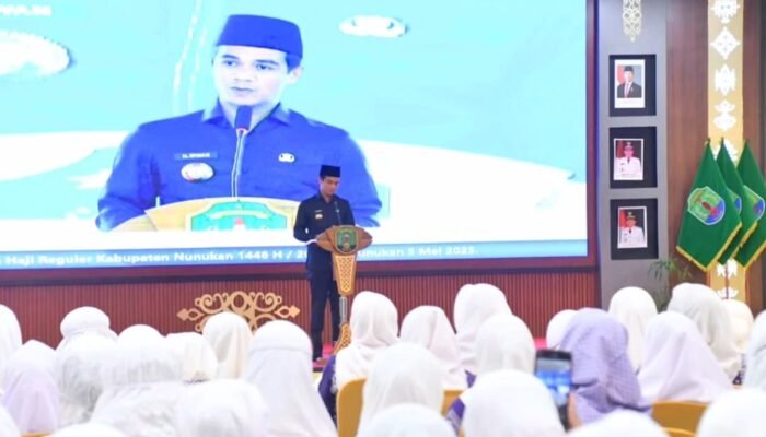 Bupati Irwan Sabri Lepas 111 Calon Jemaah Haji Kloter 07