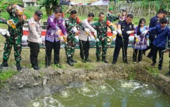 Satgas Pamtas Malinau Gencarkan Operasi, Ribuan Botol Miras Ilegal Dimusnahkan