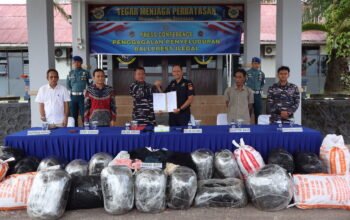 TNI AL Kejar Penyelundup hingga Perbatasan Malaysia, 22 Paket Balpres Disita